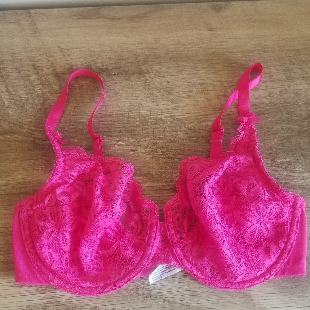 32DD Wacoal Lace Bra